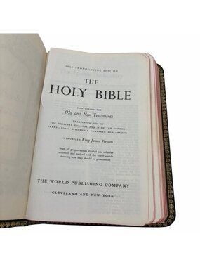 1961 World Publishing KJV Holy Bible Self Pronouncing Red Letter Leather Binding